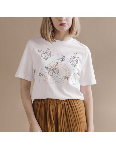 REMERA BOHO SILUETA MARIPOSA