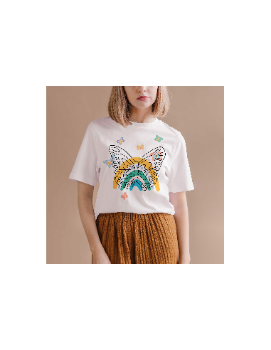 REMERA BOHO SILUETA MARIPOSA