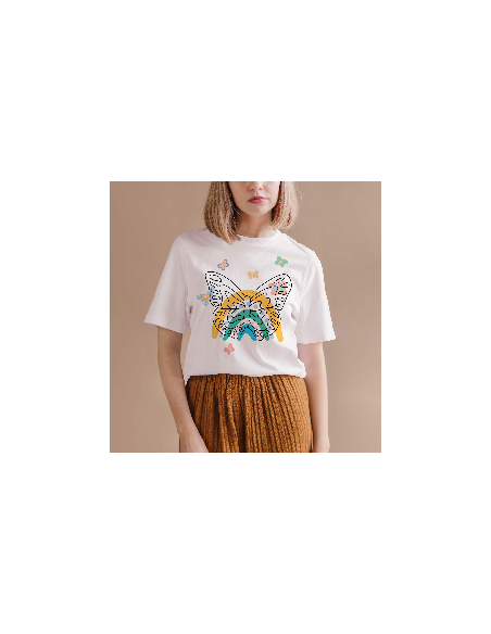 REMERA BOHO SILUETA MARIPOSA